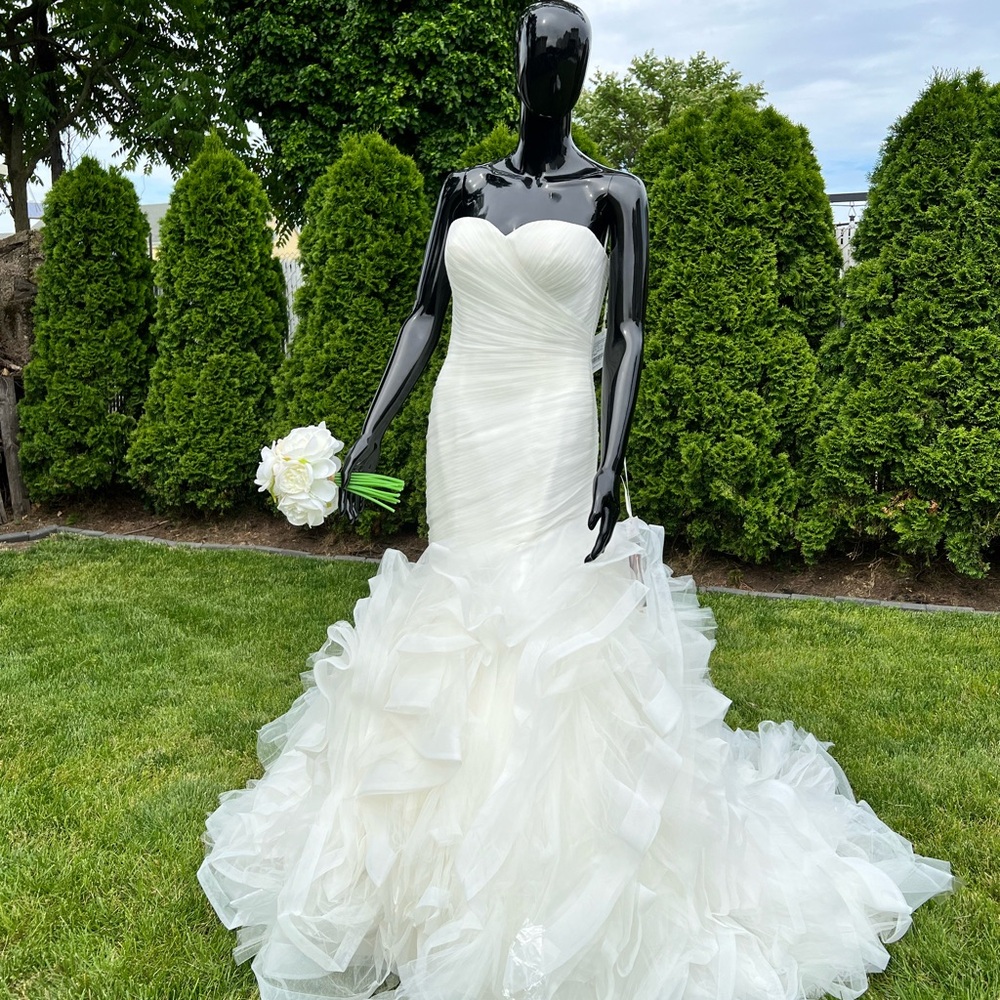 ABSOLUTELY STUNNING Pronovias Off-White Strapless Bridal Mermaid Gown Truffle - Picture 2 of 9